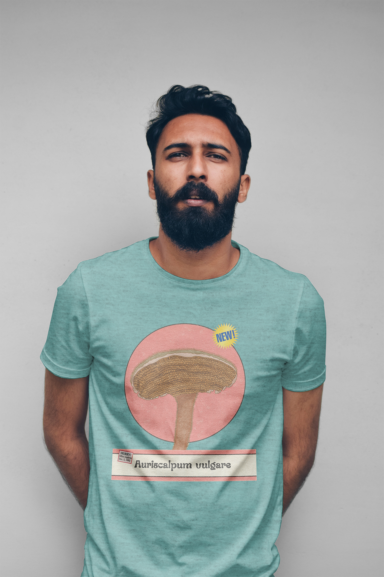 Playera hongo Auriscalpum vulgare