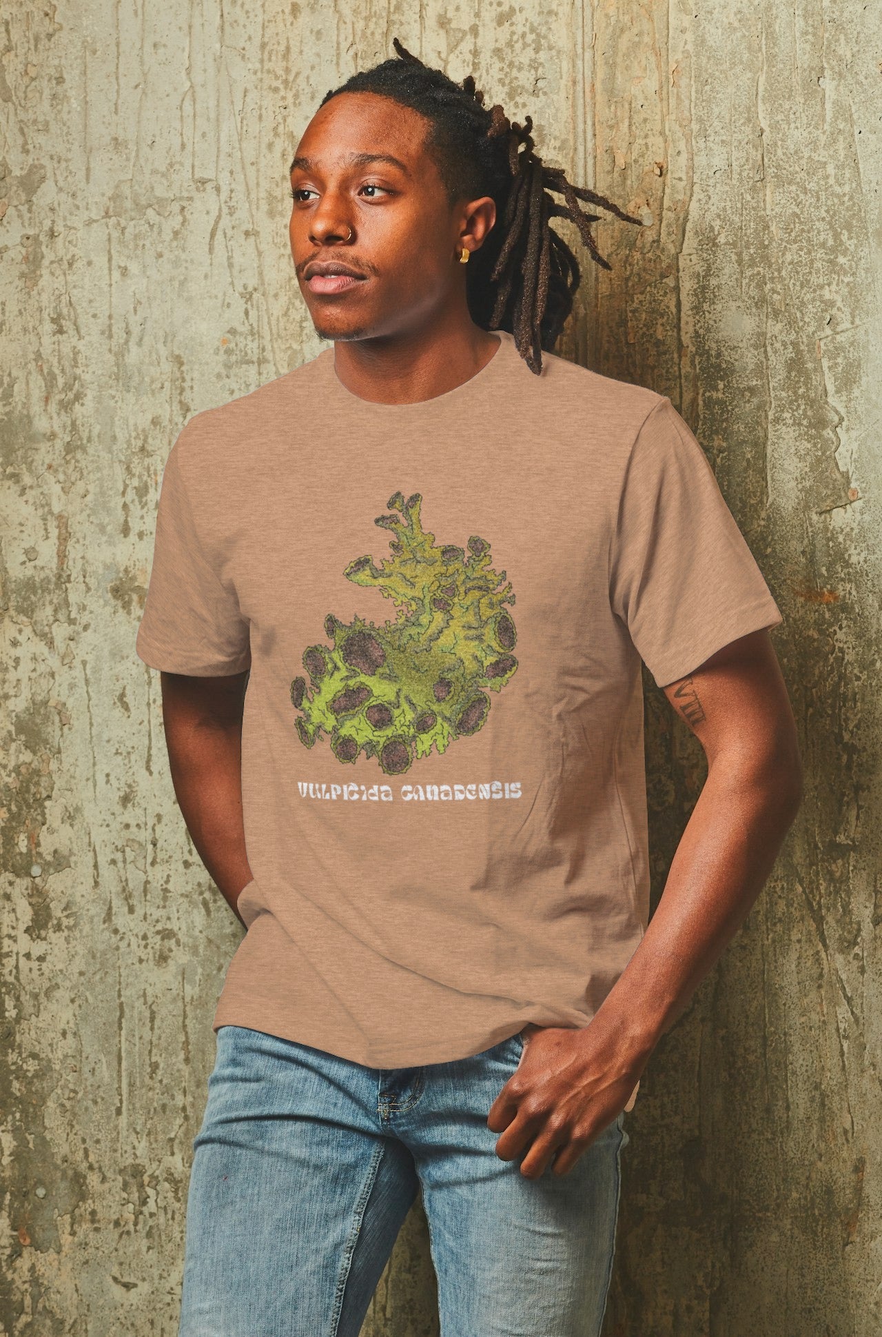T-shirt fungus lichen Vulpicida canadensis