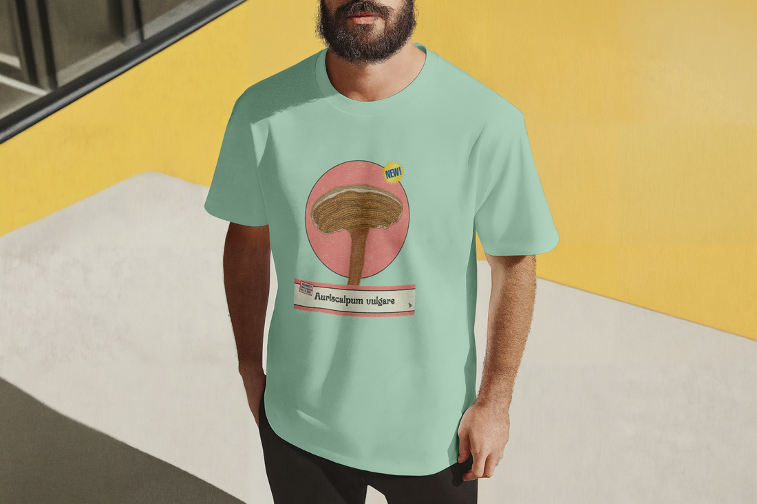 T-shirt mushroom Auriscalpum vulgare